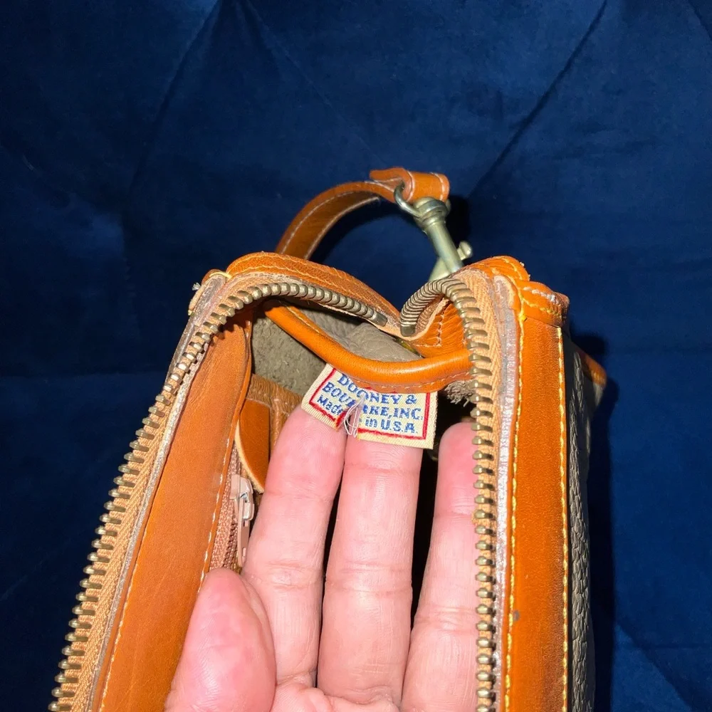 Vintage Dooney and Bourke Taupe Brown All Weather Leather Purse Shoulder Bag